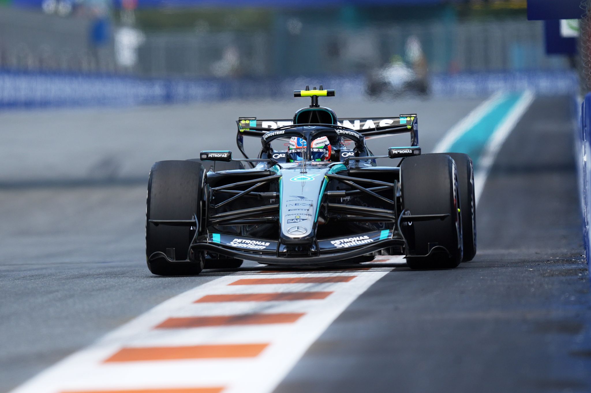 Kimi Antonelli geht von der Pole Position ins Miami-Rennen.