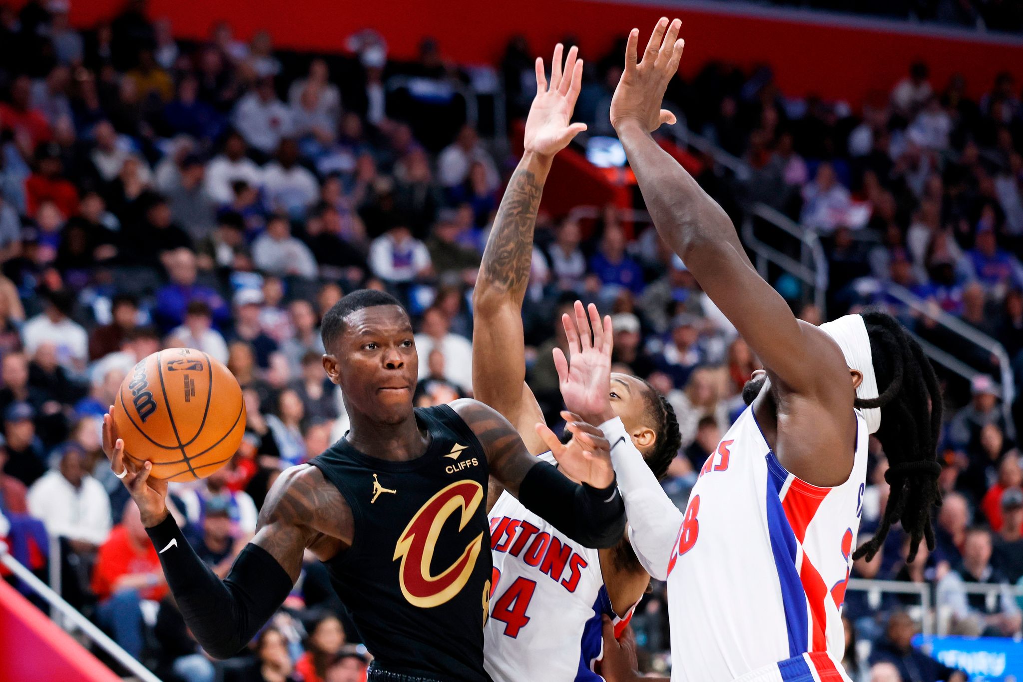Dennis Schröder (l.) glänzte gegen Detroit als Vorbereiter.