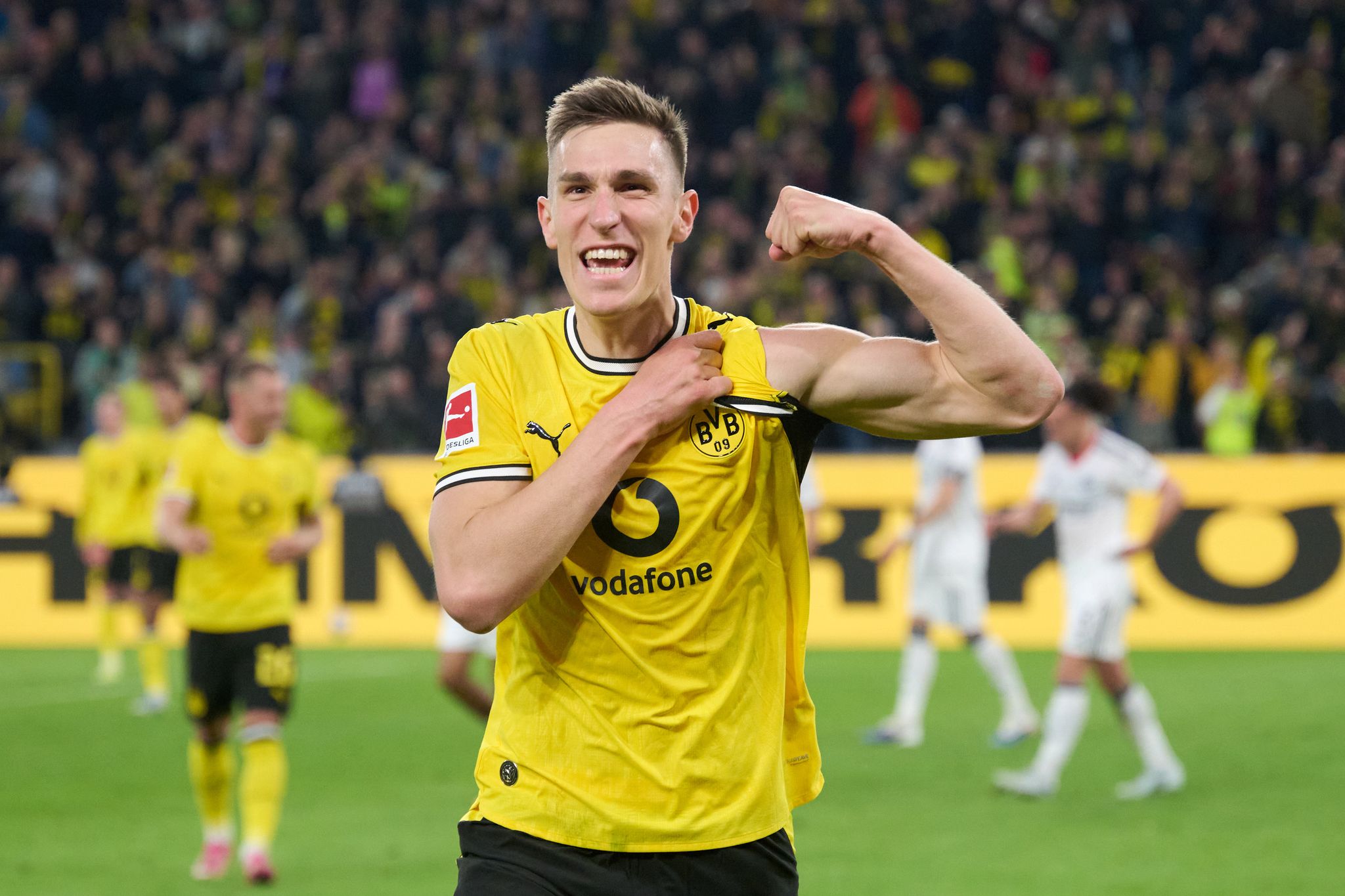Nico Schlotterbeck jubelt über seinen Treffer zum 2:1.