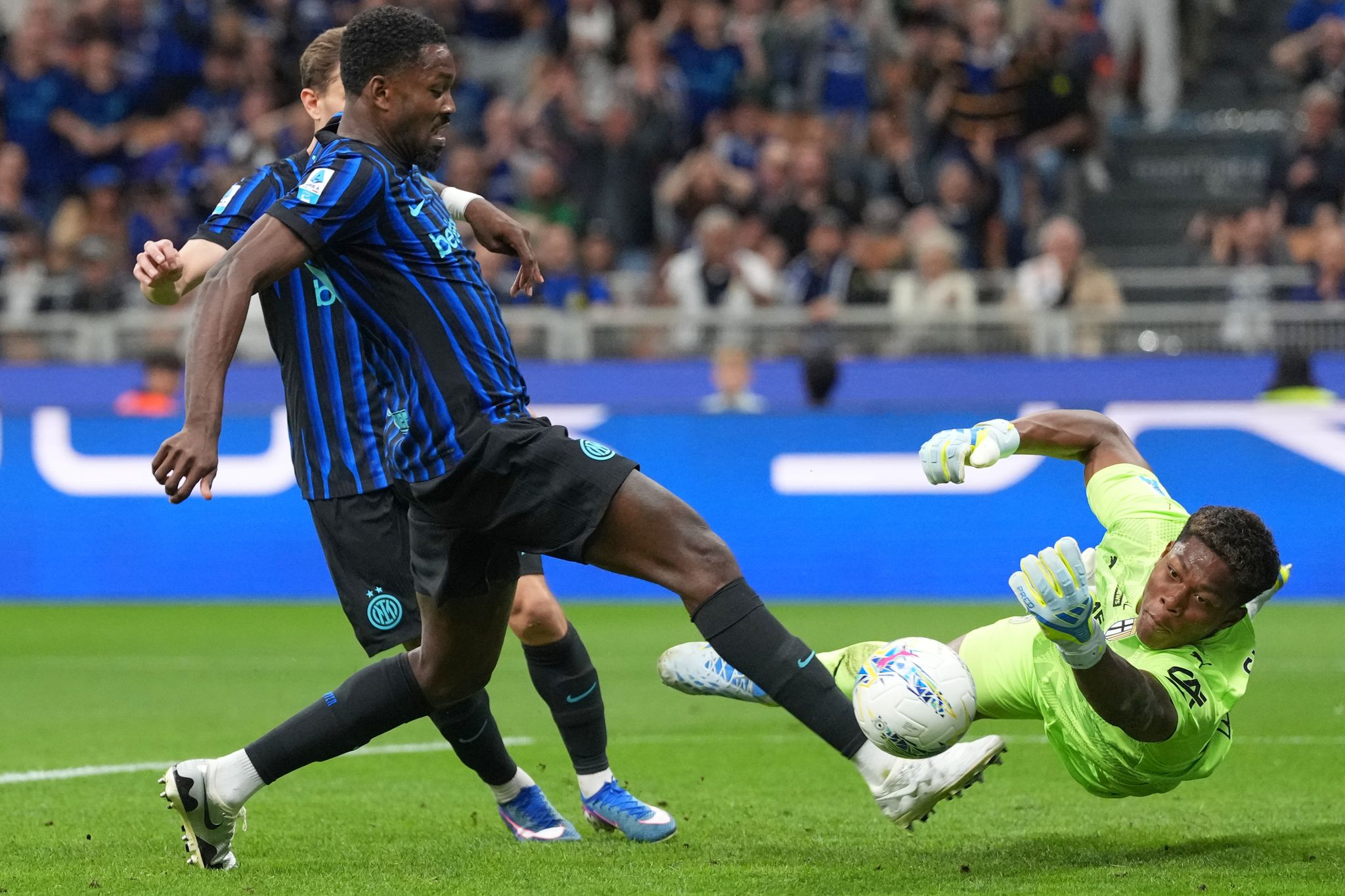 Marcus Thuram (l) traf für Inter Mailand und löste Meister-Jubel aus.