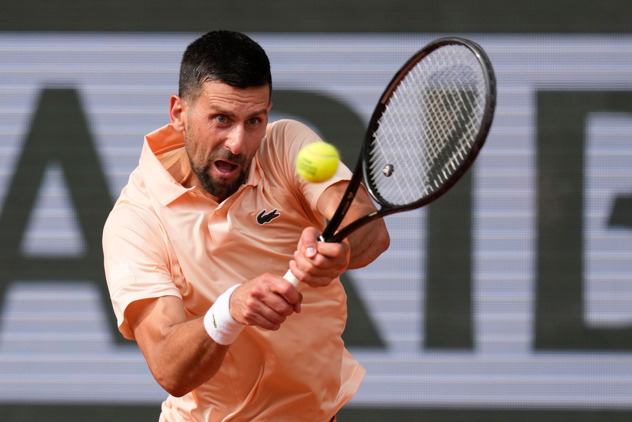 Novak Djokovic musste in seinem Drittrundenmatch bei den French Open hart kämpfen.