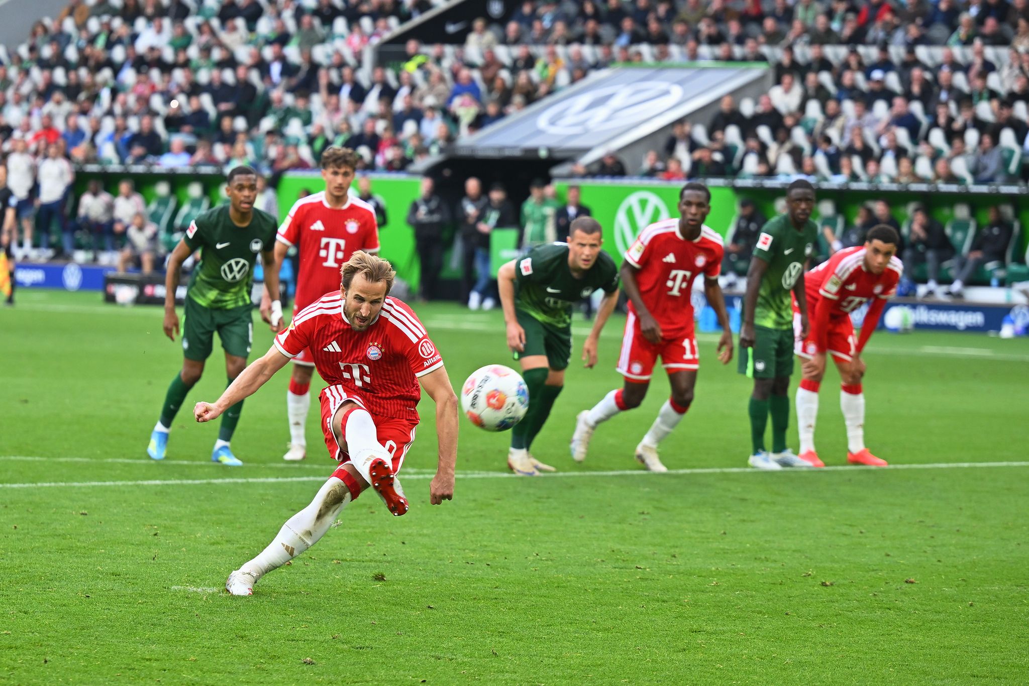 Der erste Elfmeter-Fehlschuss seiner Bundesliga-Karriere: Harry Kane im Spiel gegen den VfL Wolfsburg.