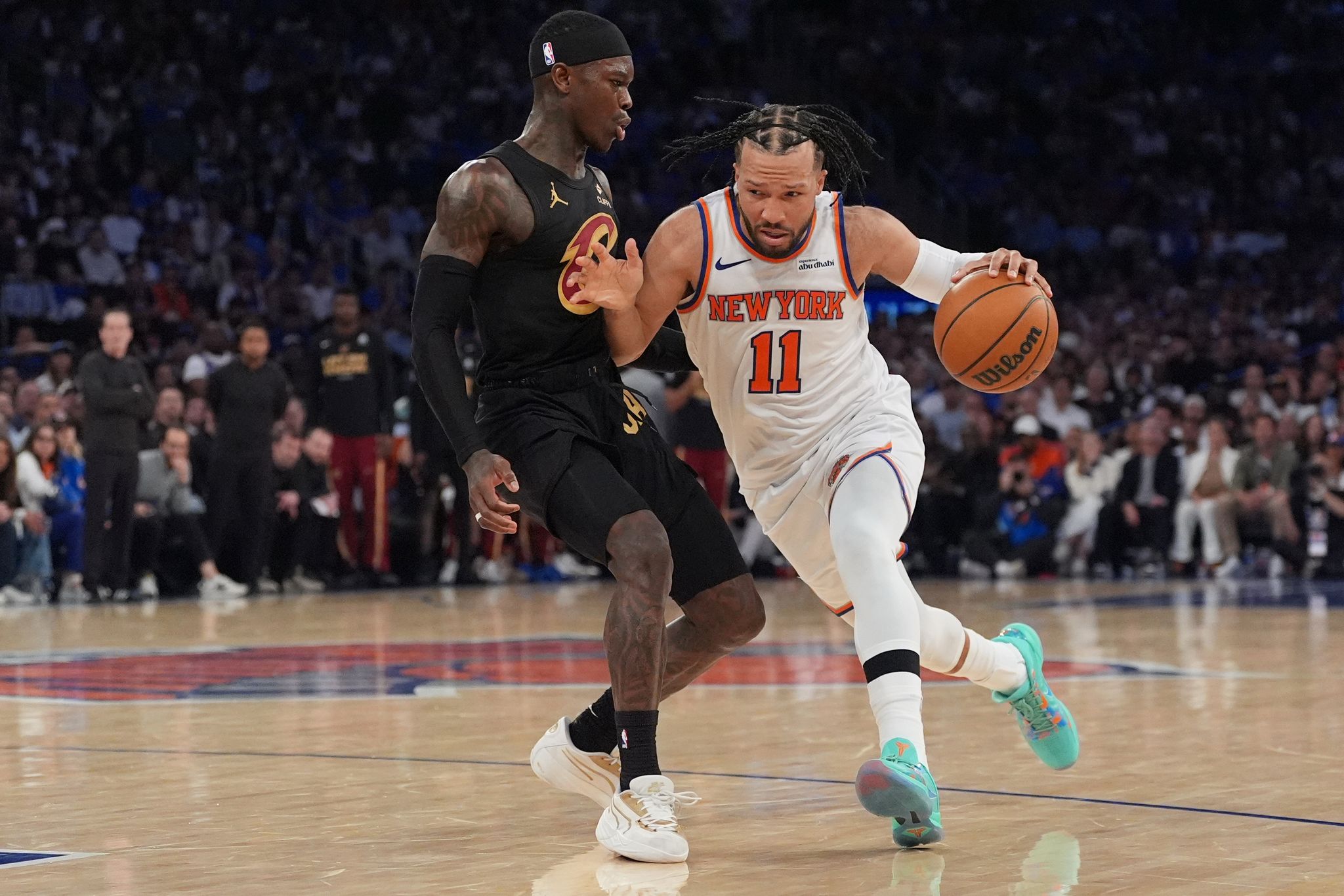 Dennis Schröder (links) von den Cleveland Cavaliers erzielte in Spiel zwei gegen die New York Knicks von der Bank aus vier Punkte.