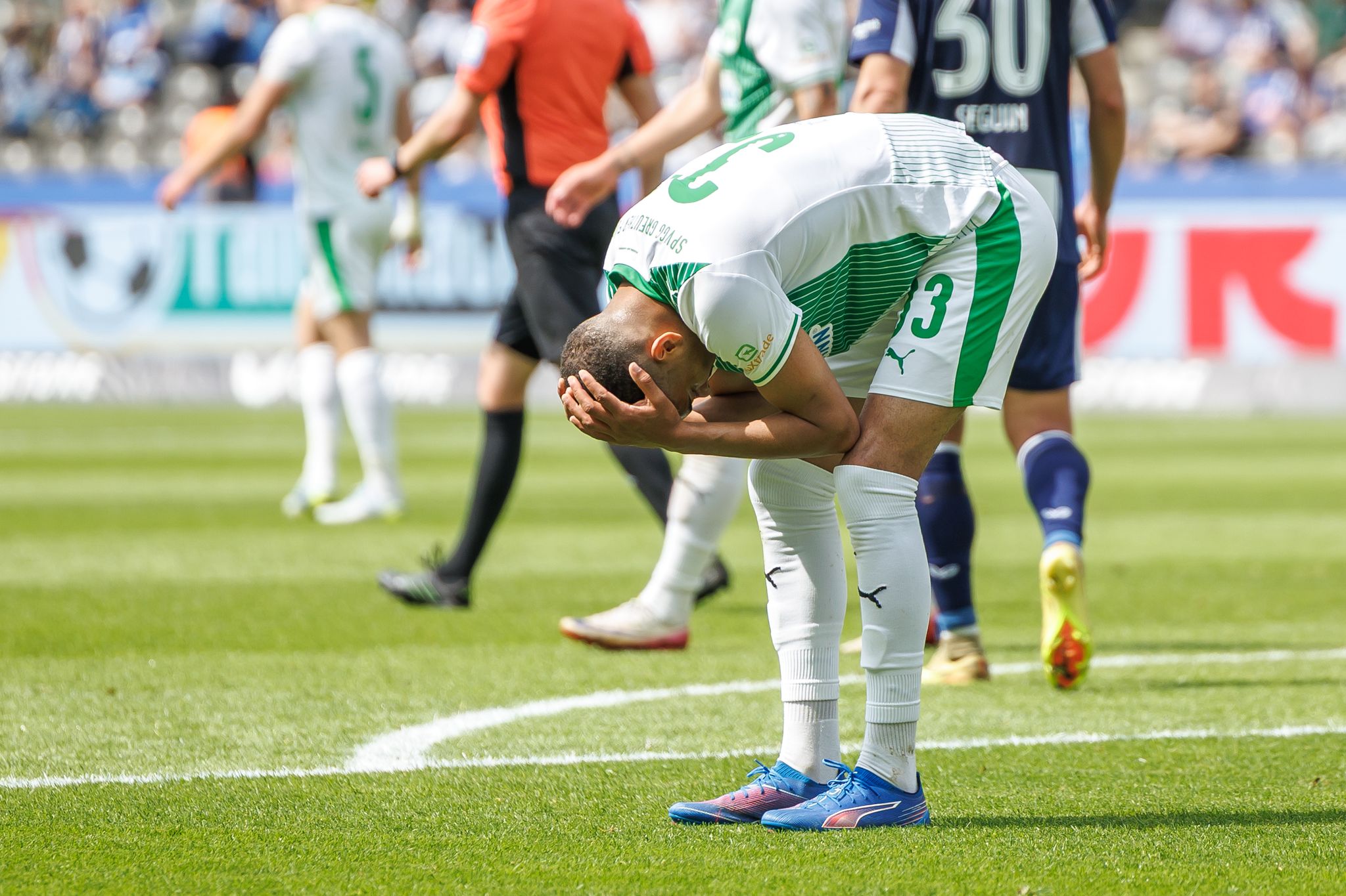 Maximilian Dietz droht mit Greuther Fürth der Abstieg in die 3. Liga.