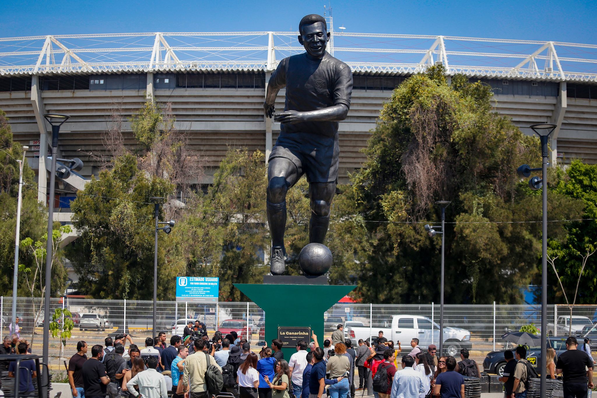 Pelé wurde mit der Statue geehrt.