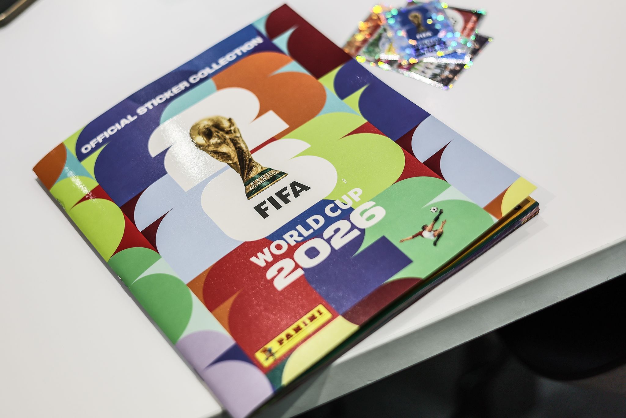 Nun erstmals mit 48 Mannschaften: das Panini-Sammelalbum zur Fußball-WM.