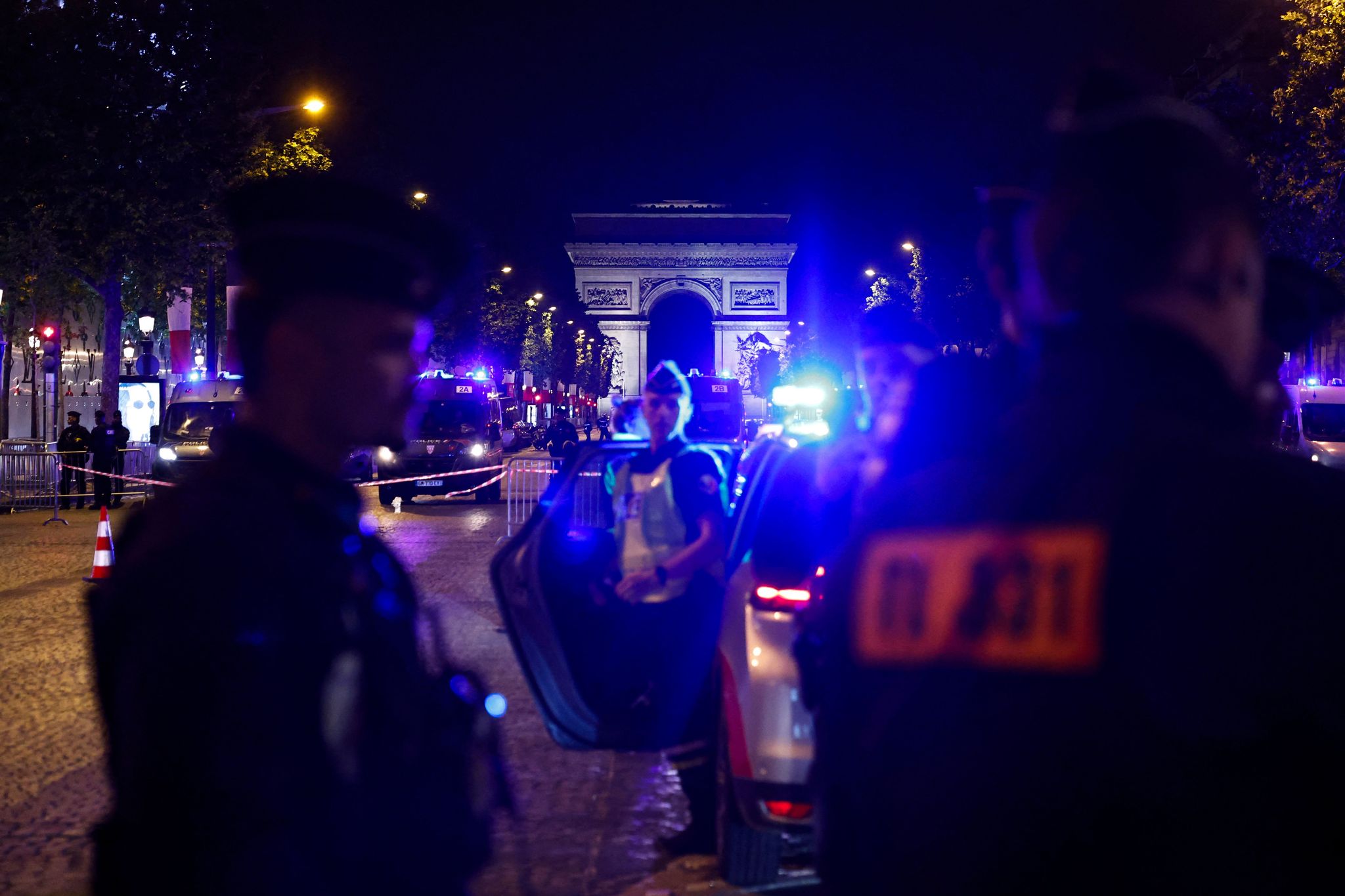 127 Menschen wurden in Paris bei Ausschreitungen festgenommen.