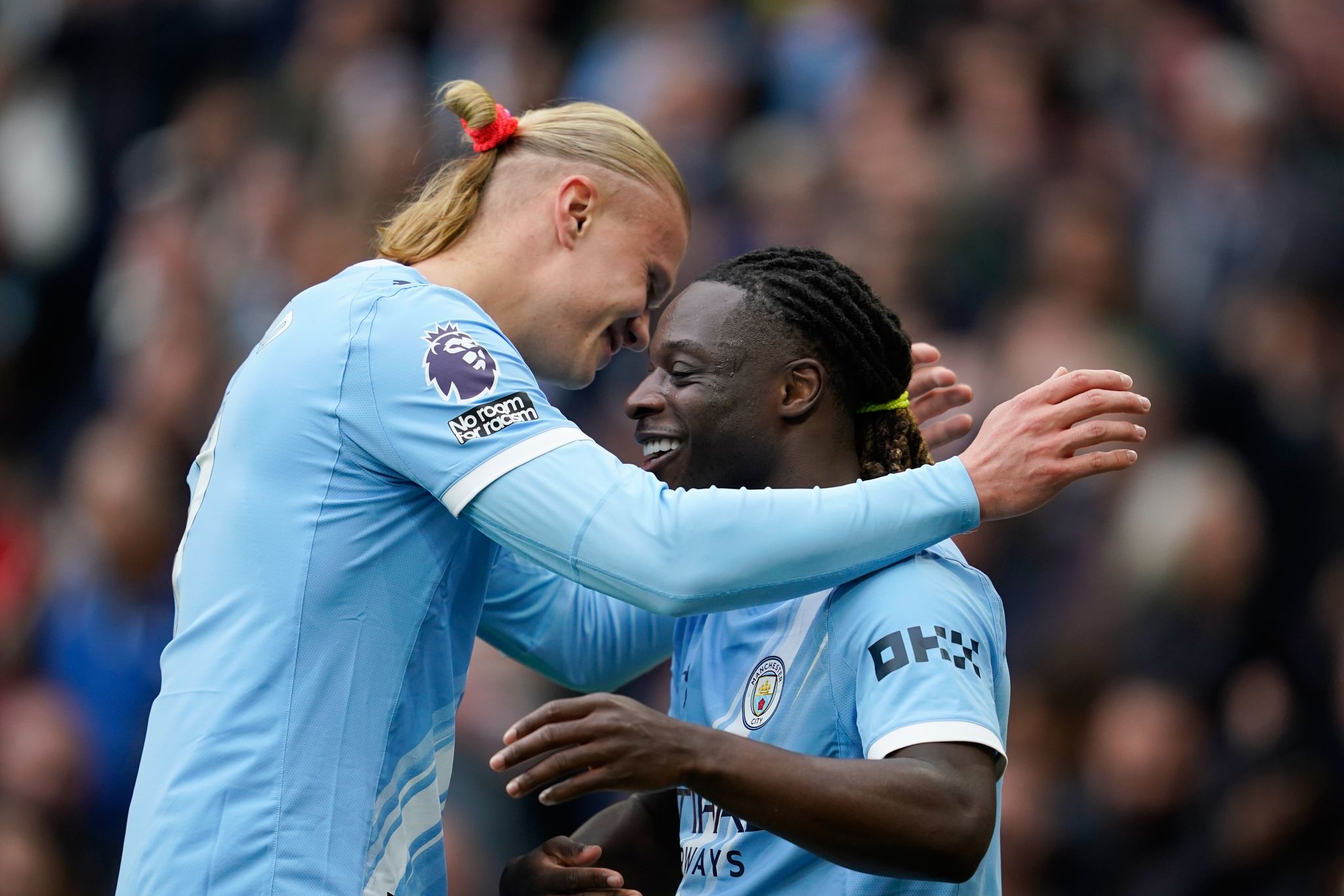 Torschützen unter sich: Erling Haaland (l) und Jeremy Doku trafen bei Manchester Citys Sieg gegen den FC Brentford.