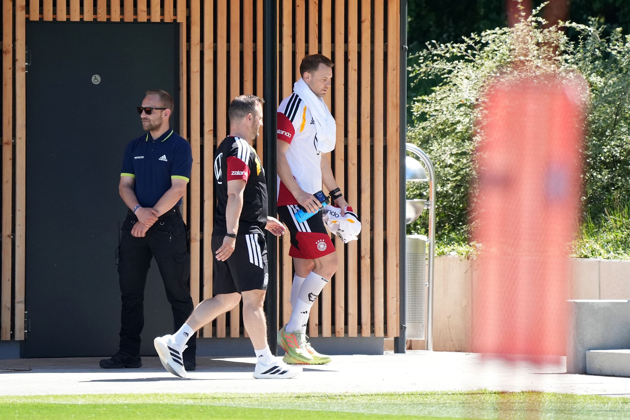 Manuel Neuer am Trainingsplatz der Fußball-Nationalmannschaft.