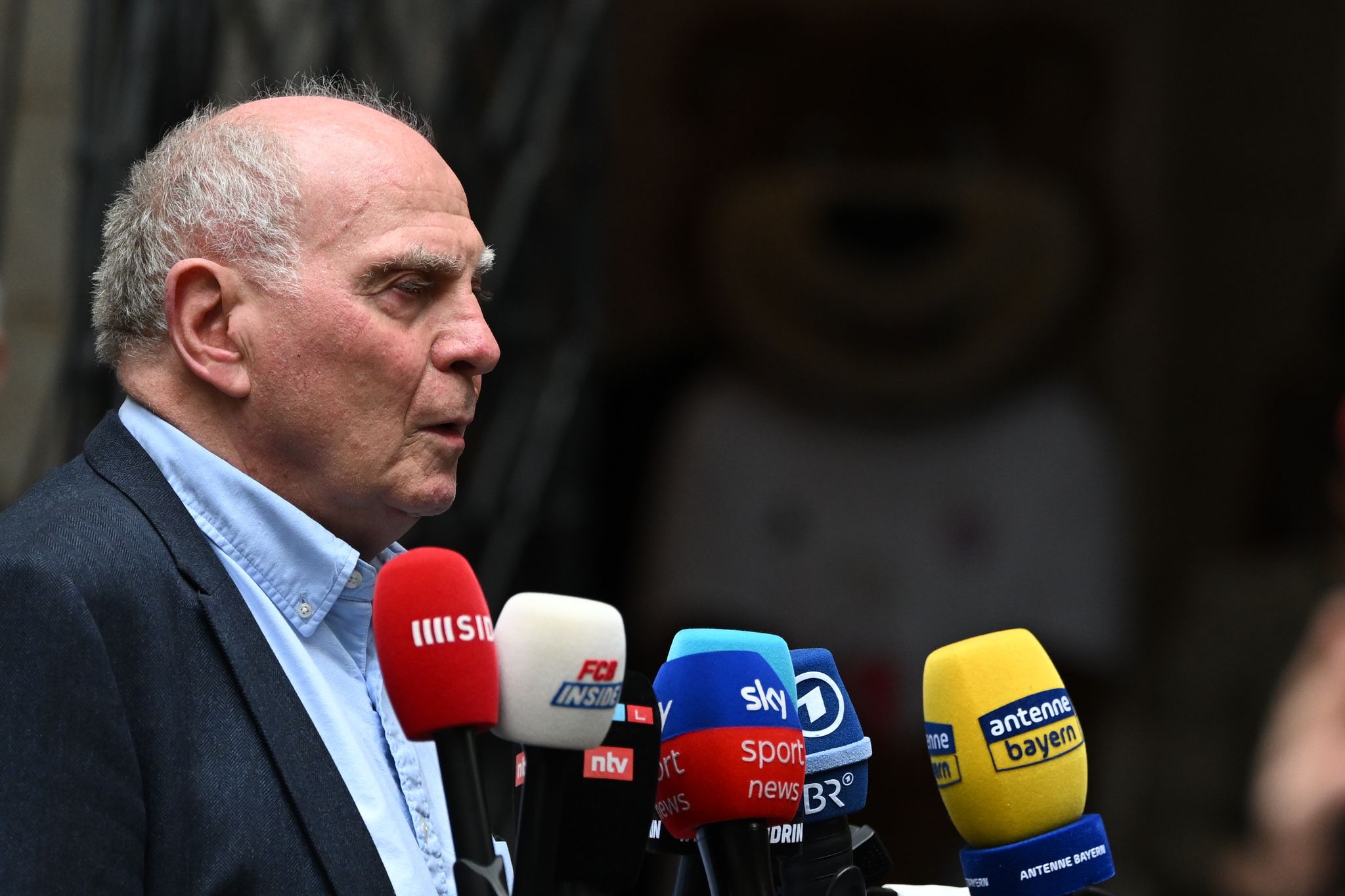 Hoeneß wundert sich über die Kommunikation über das WM-Tor.