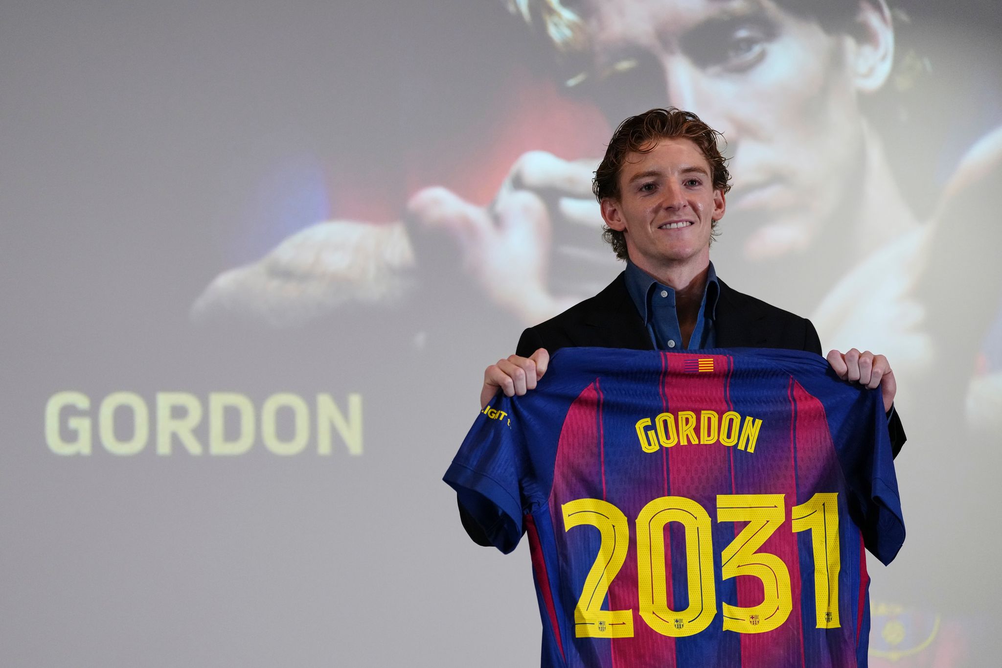 Anthony Gordon wechselt von Newcastle United zum FC Barcelona.