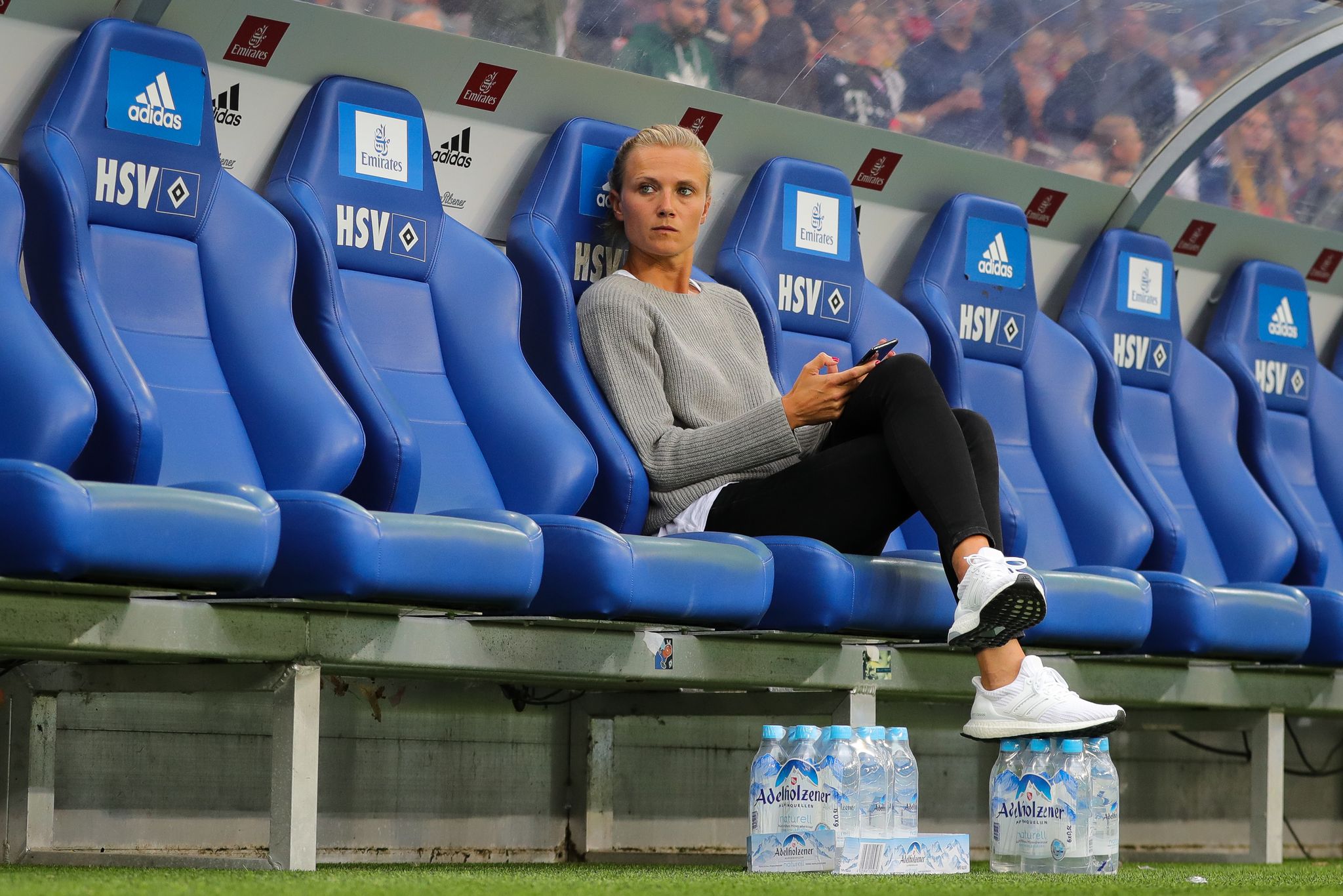 Münchens Teammanagerin Kathleen Krüger bei einem Testspiel in Hamburg 2018. (Archivbild)