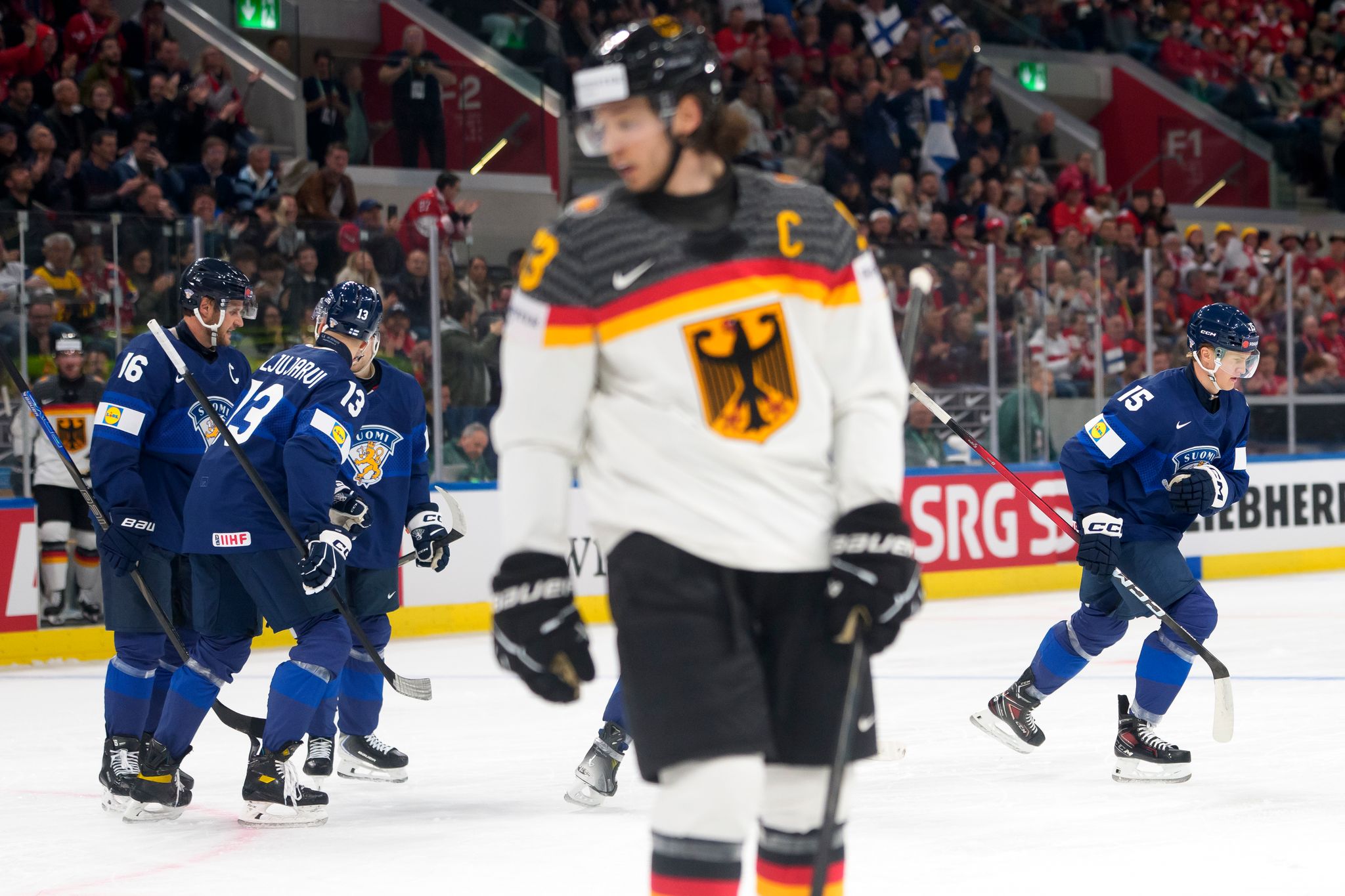 Kapitän Moritz Seider und die deutsche Mannschaft verlieren zum WM-Auftakt gegen Finnland.