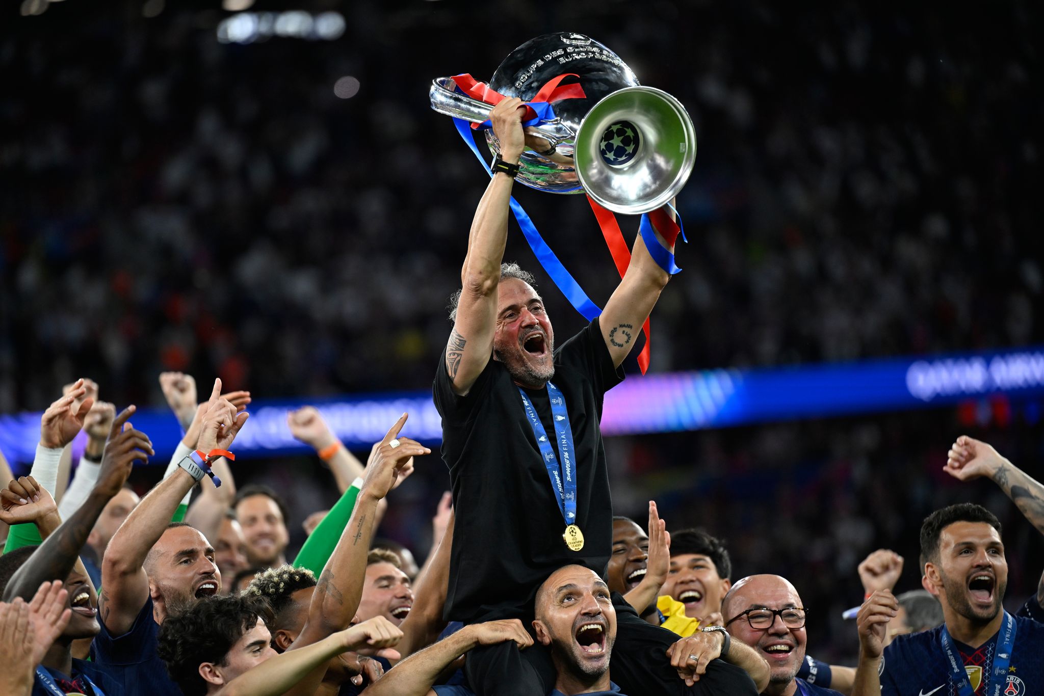 Getragen von seinen Schützlingen: PSG-Coach Luis Enrique.
