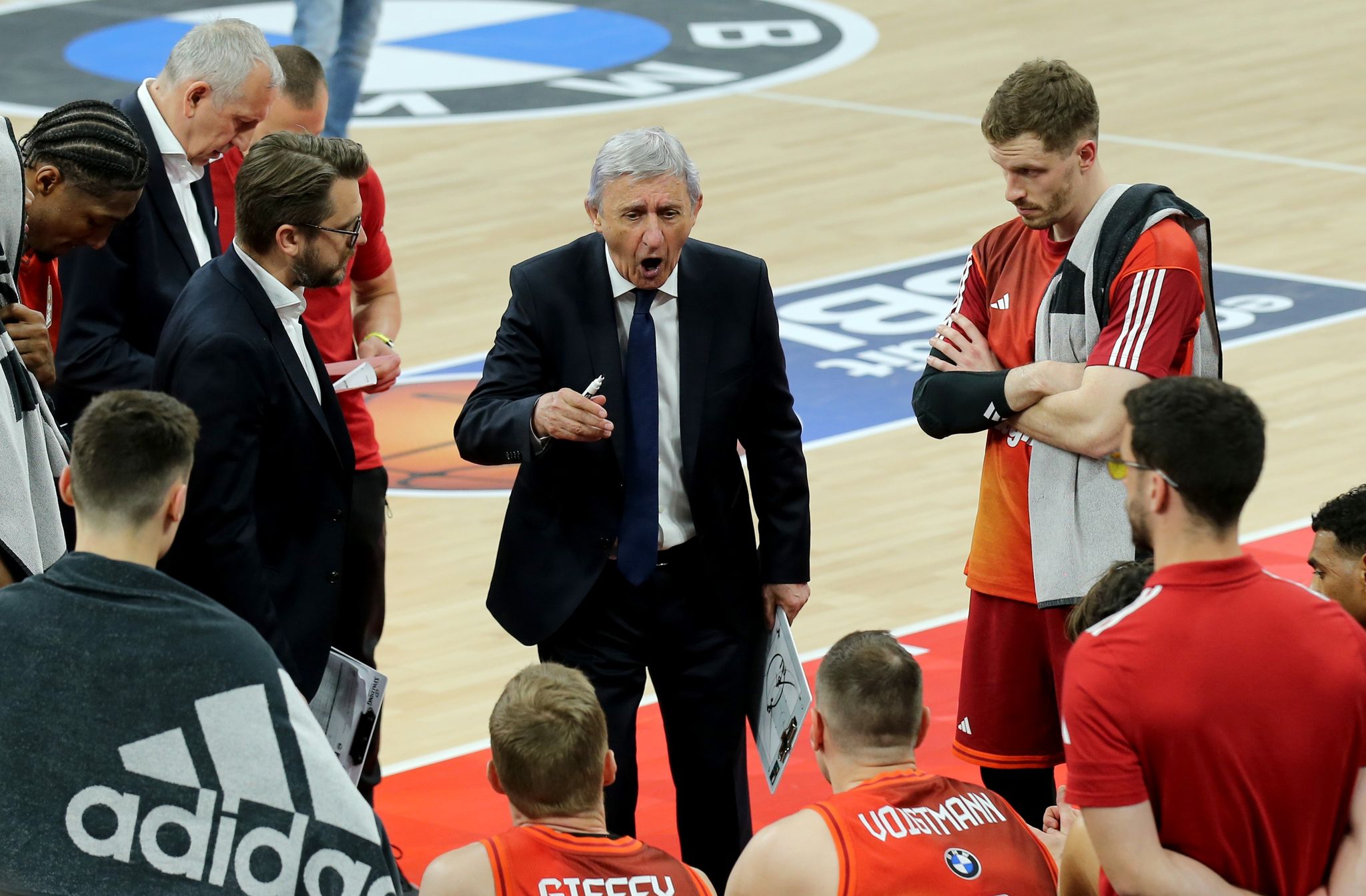 Trainer Svetislav Pesic feierte mit Bayern einen Sieg im Spitzenspiel gegen Berlin
