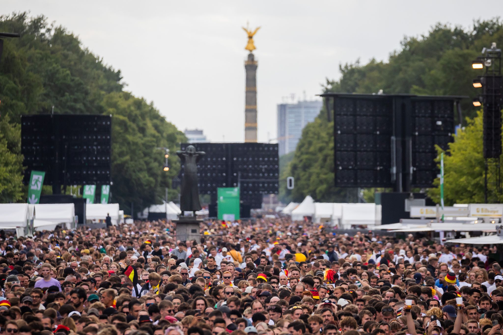 Zur Fußball-WM 2026 gibt es keine Fanmeile am Brandenburger Tor. (Archivbild)