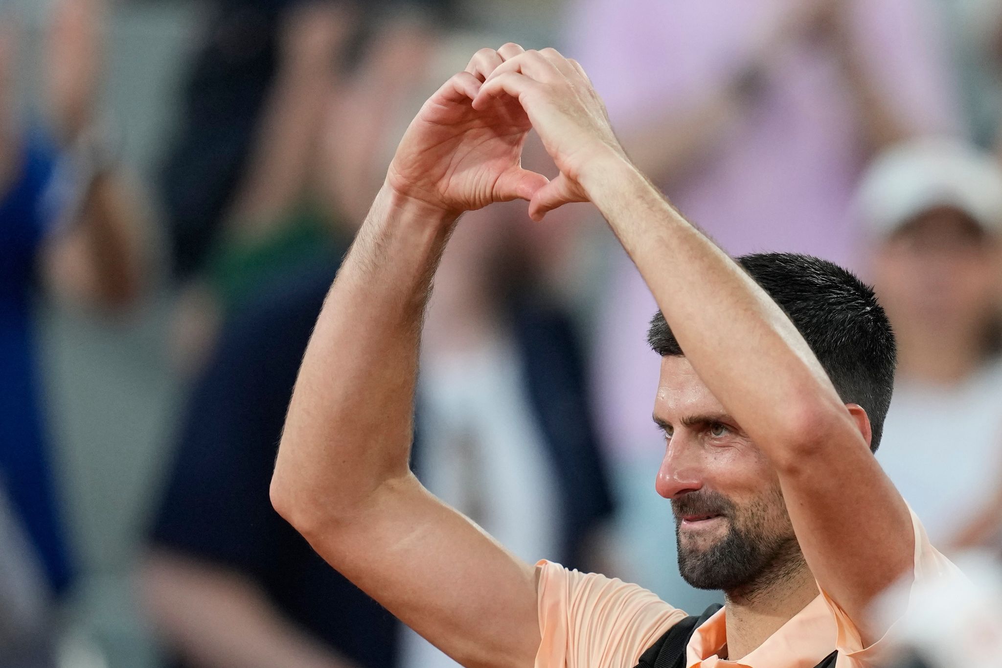 Ein Herzchen für die Fans - war es Novak Djokovics letzter Auftritt in Paris?