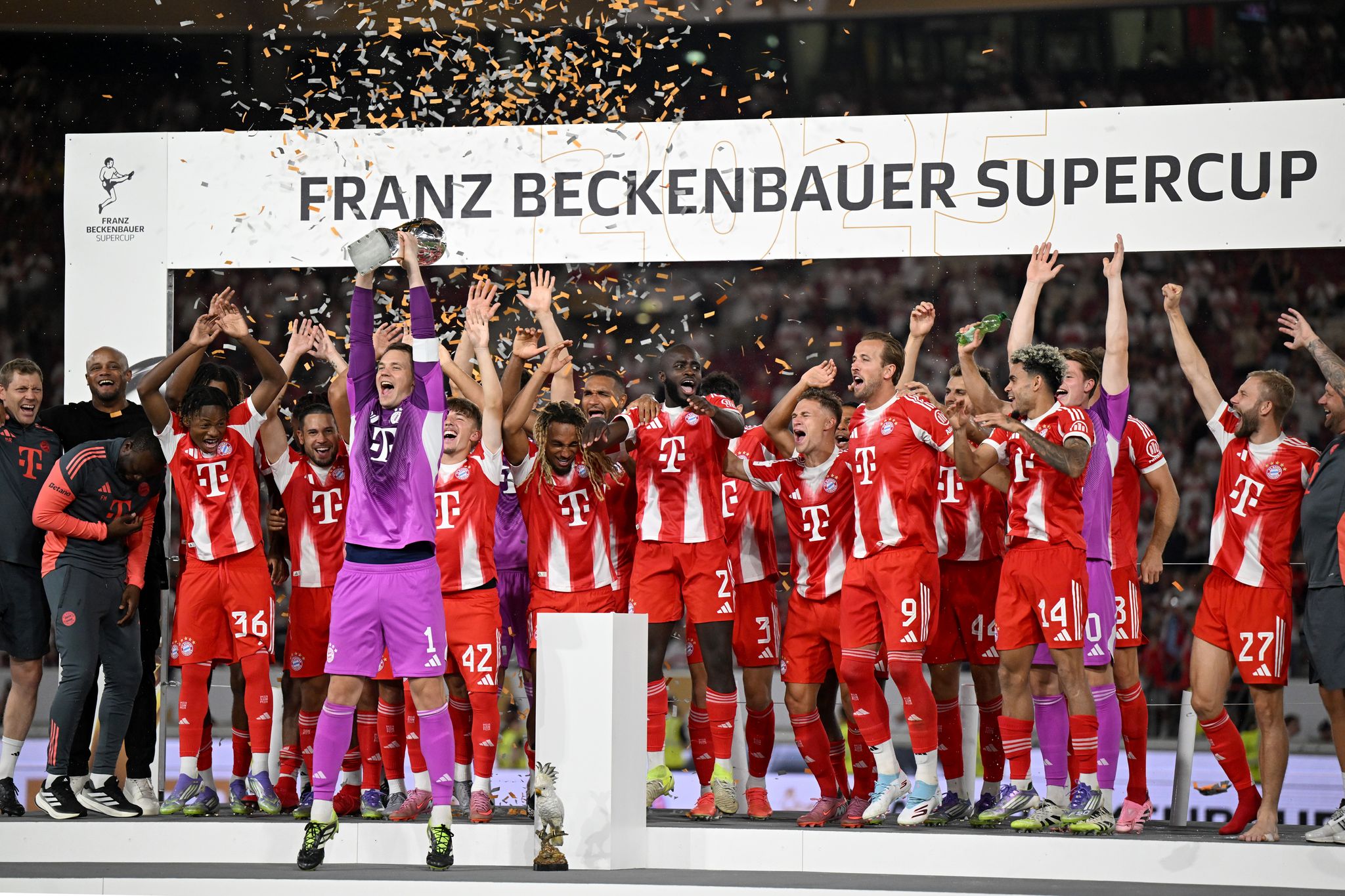 So wollen die Bayern auch im Sommer den Supercup bejubeln. (Archivbild)