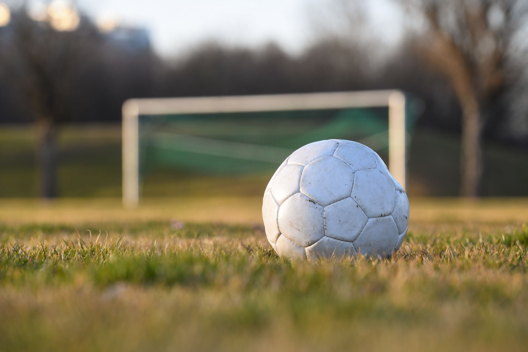 Ein Amateurfußballer aus dem Landkreis Celle ist für ein halbes Jahr gesperrt worden. (Symbolbild)
