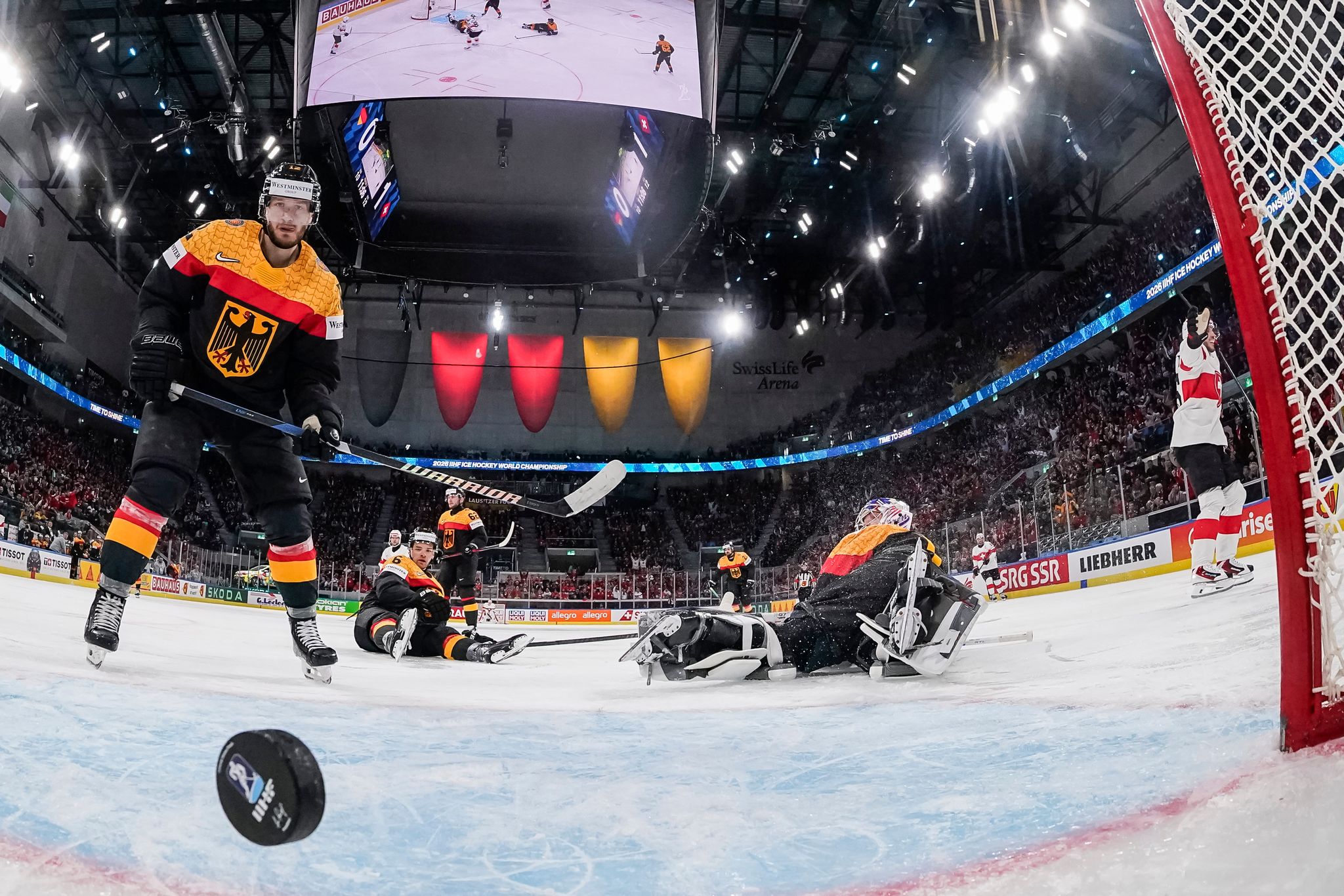 Sechs Gegentore gegen die Schweiz muss die Eishockey-Nationalmannschaft am spielfreien Dienstag verdauen.
