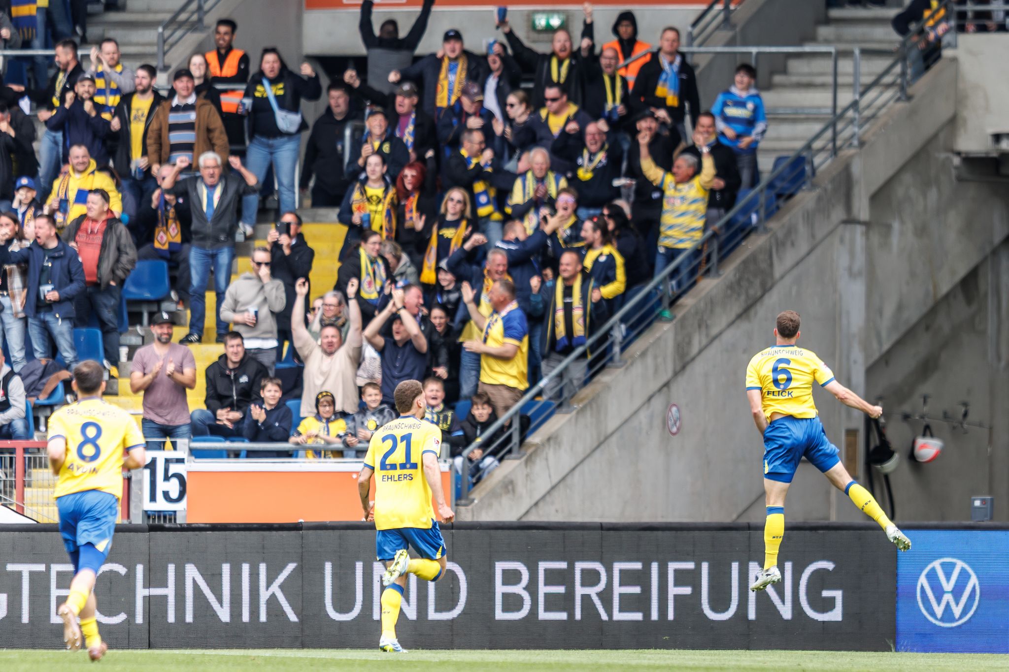 Braunschweiger Jubel gegen Dresden.