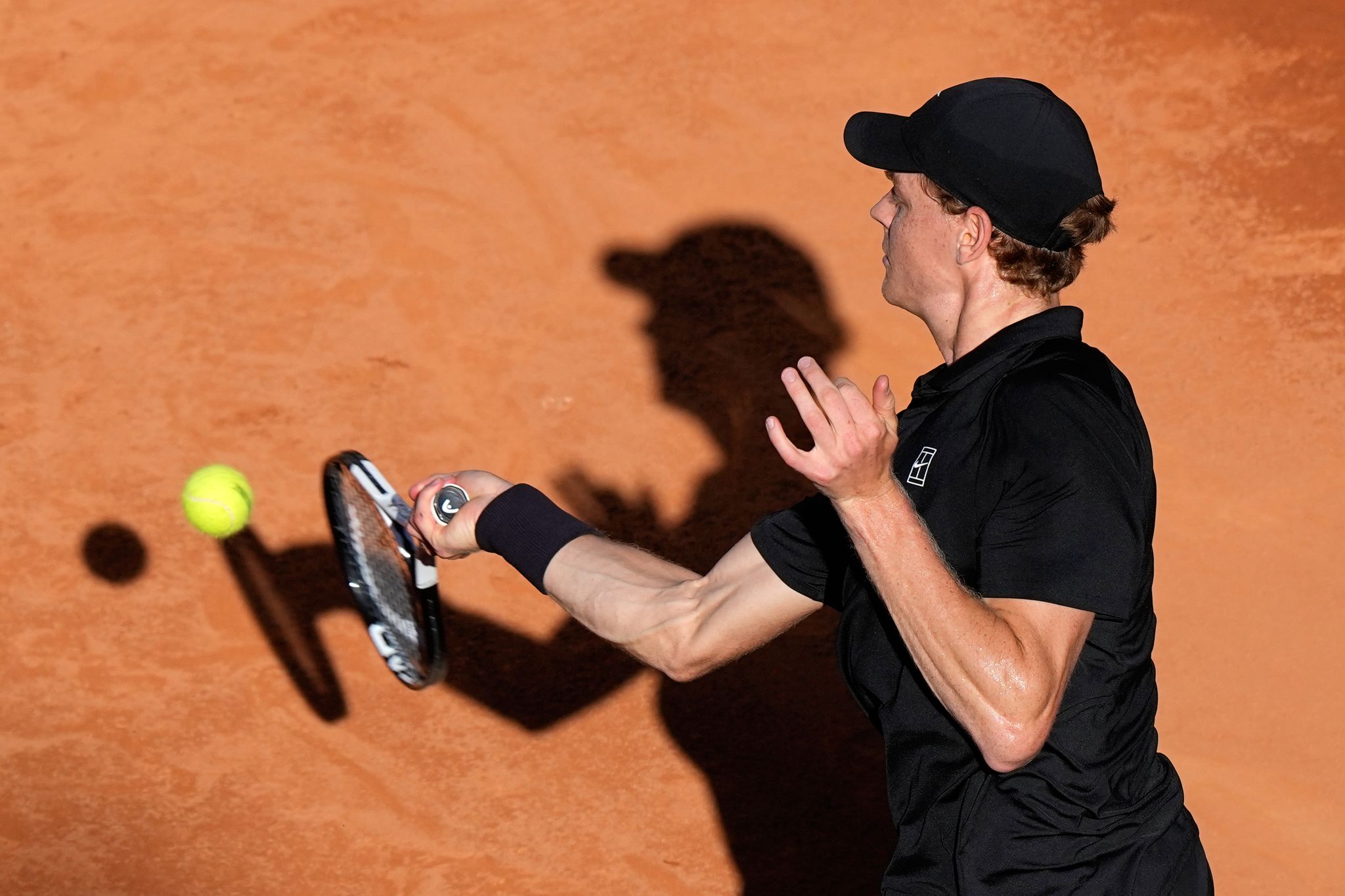 Jannik Sinner dominiert die Tennis-Szene: Der Italiener gewinnt auch in Rom.