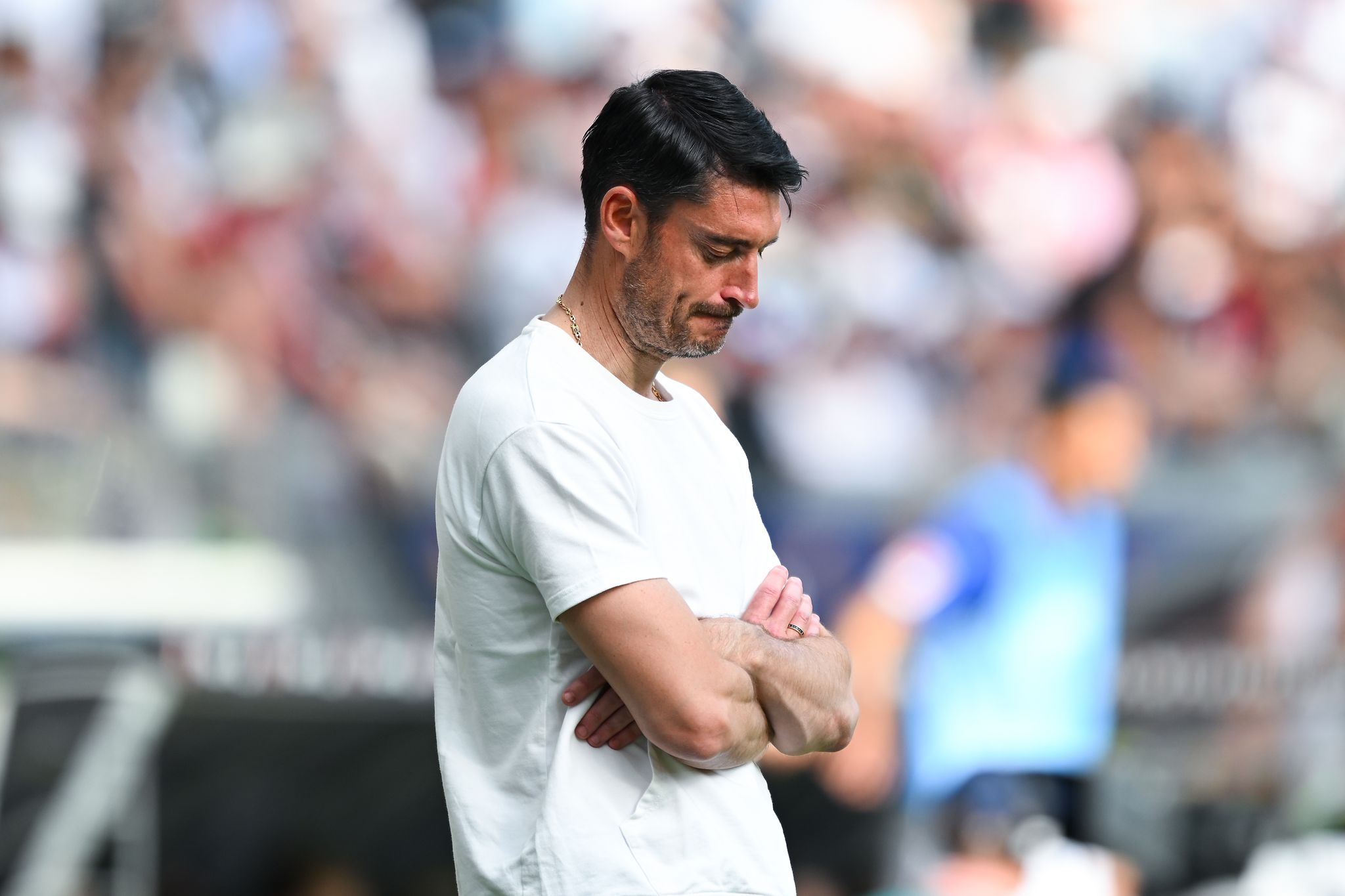 Albert Riera droht spätestens nach dem Saisonende das Aus als Coach von Eintracht Frankfurt. (Archivbild)