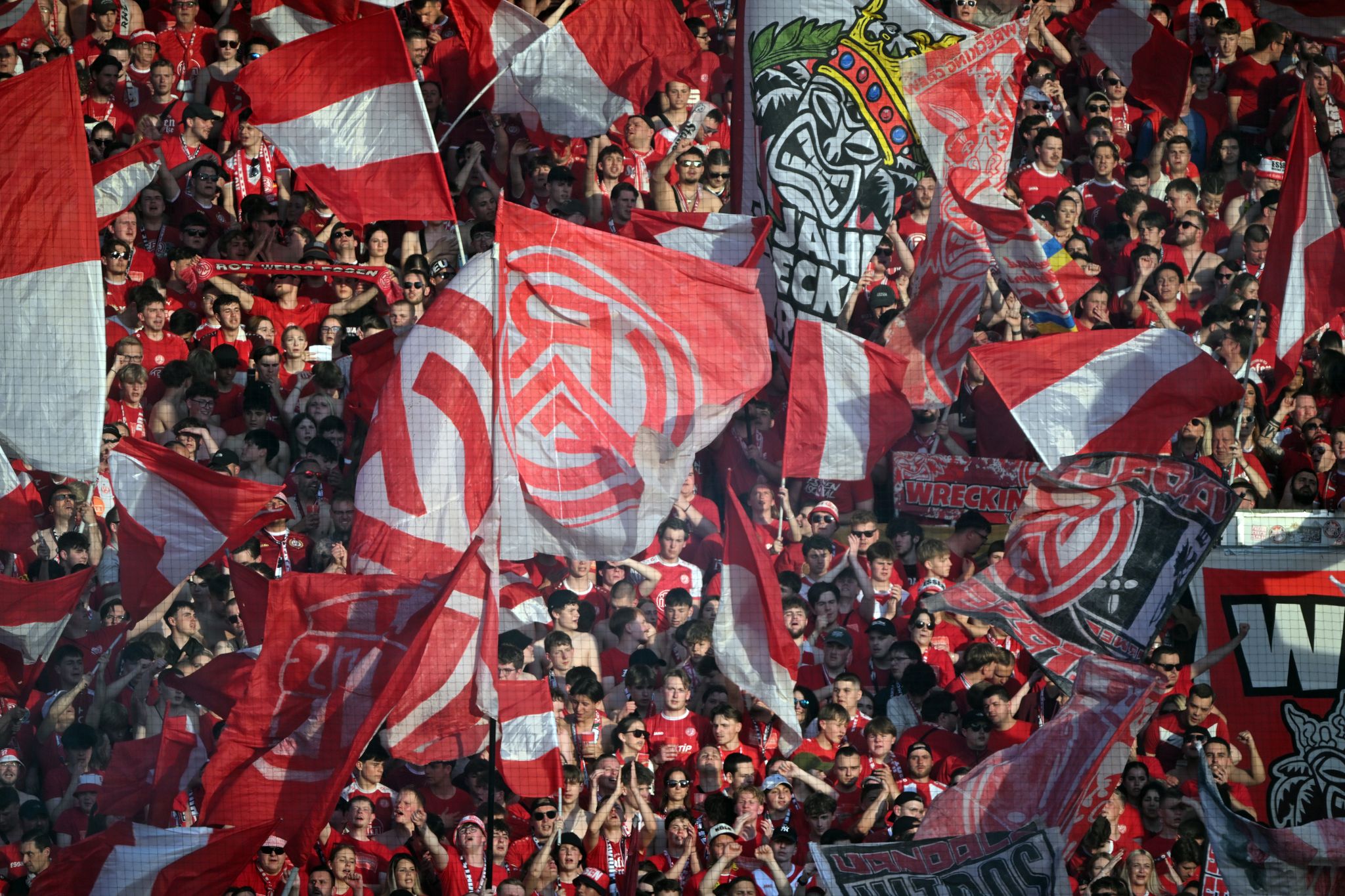 Essener Fans ärgerten die Rivalen vom MSV Duisburg.