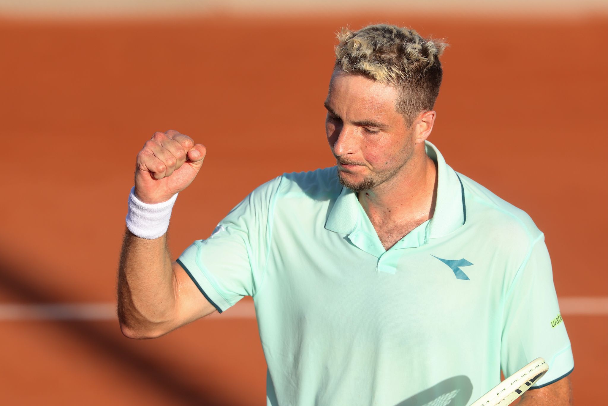 Striuff mit der Siegerfaust nach dem perfekten Auftakt bei den French Open.