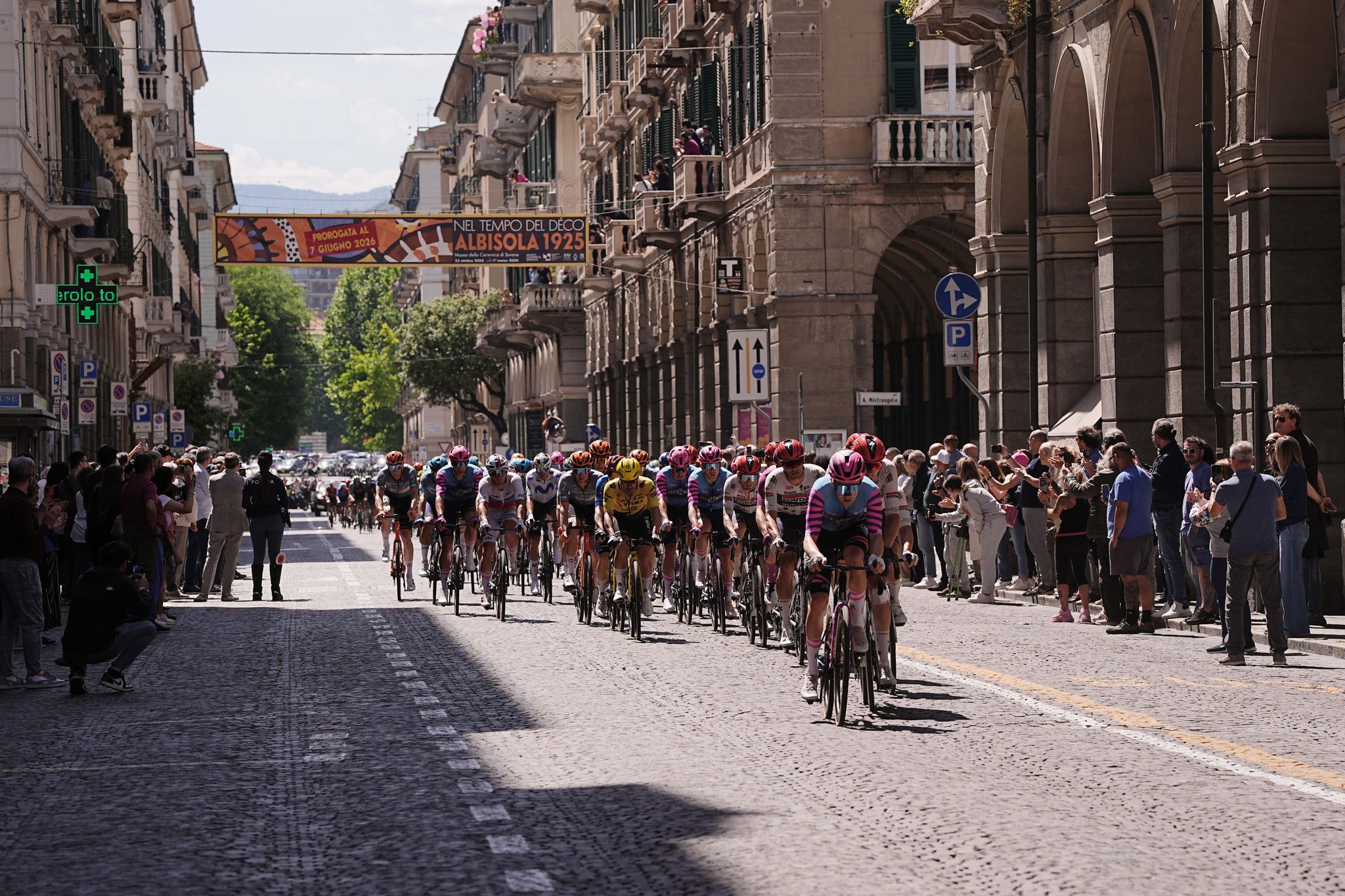 Die Radprofis auf der zwölften Etappe des 109. Giro.