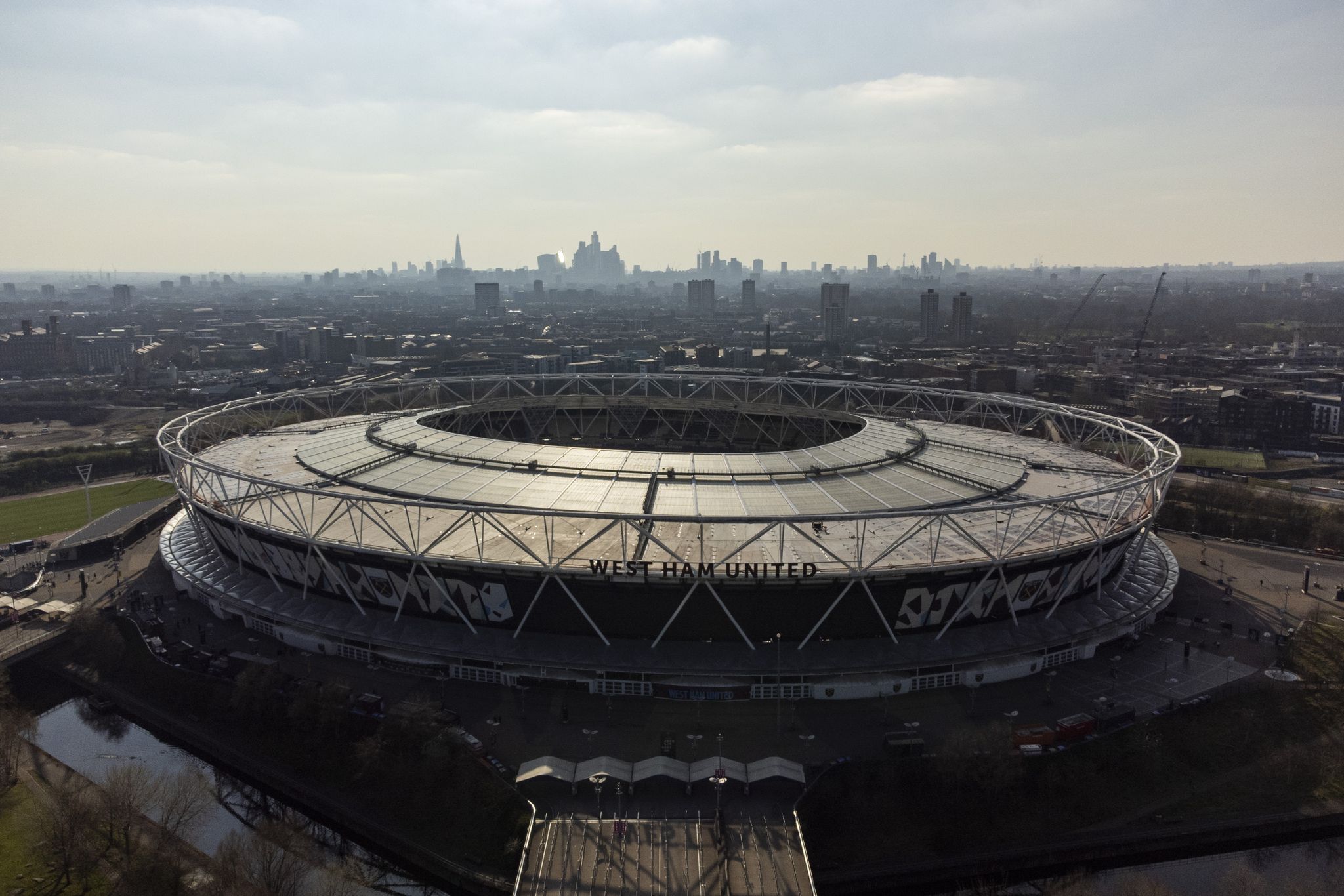 Seit 2016 trägt West Ham United seine Heimspiele im London Stadium aus. (Archivbild)