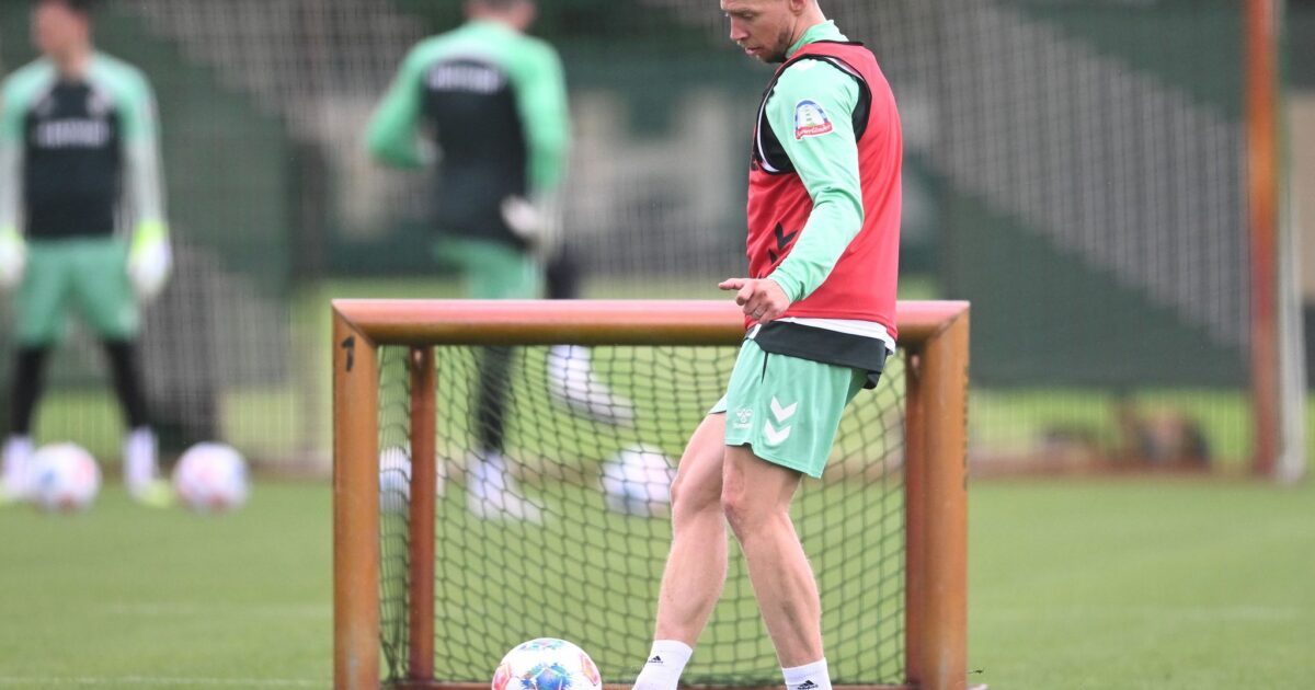 Bald wieder auf dem Platz: Mitchell Weiser bleibt in Bremen. (Archivbild)