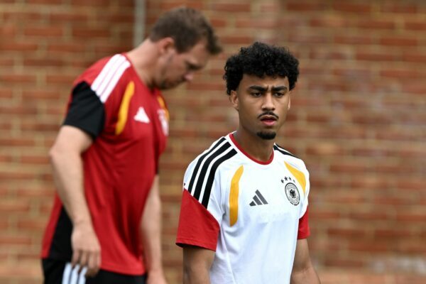 Gute Nachricht für den Bundestrainer (l): Nathaniel Brown ist beim Abschlusstraining dabei.