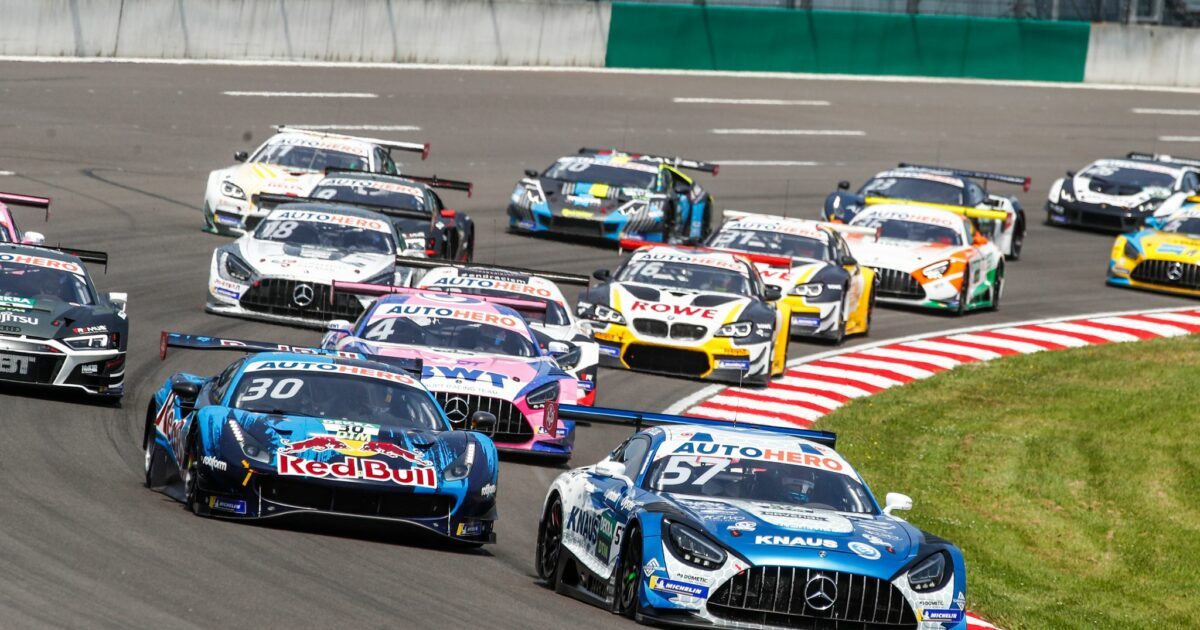 Die Veranstalter der DTM stellen auf dem Lausitzring Wasserspender auf. (Archivbild)
