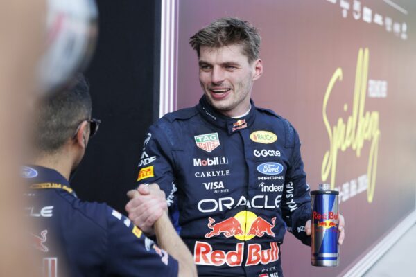 Max Verstappen hat endlich wieder Grund zum Lachen.