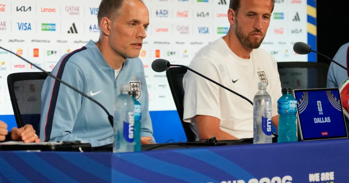 Thomas Tuchel (l) und Harry Kane sprechen vor Englands WM-Start gegen Kroatien.