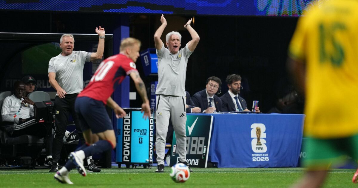 Südafrikas Trainer Hugo Broos mag das Atlanta-Stadion nicht.