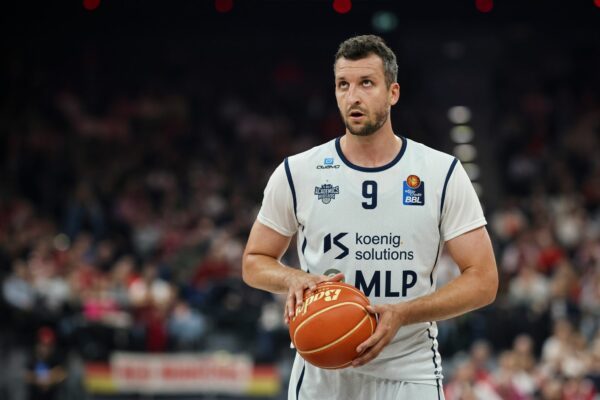 Paul Zipser: «Alleine mit der rechten Hand ins Handy zu tippen