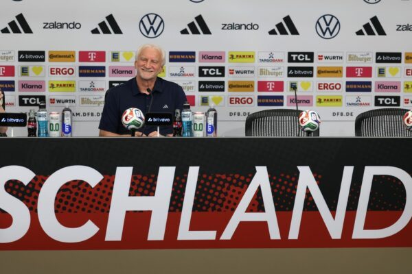 Rudi Völlers Meinung ist zu praktisch allen WM-Themen gefragt.