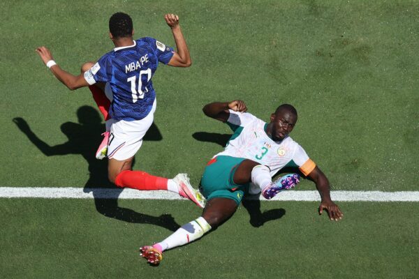 Kalidou Koulibaly (r.) und Senegal verloren gegen Frankreich.