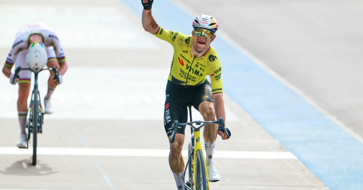 Wout van Aert (r) kann bei der Tour nur zuschauen. (Archivbild)