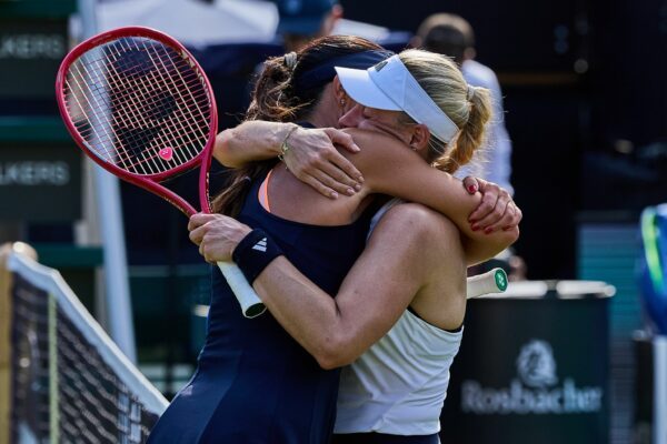 Emotionaler Abschied: Angelique Kerber (r) bestritt ein Showmatch gegen Ana Ivanović.