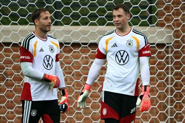 Oliver Baumann (l.) und Manuel Neuer im Training. (Archivbild)