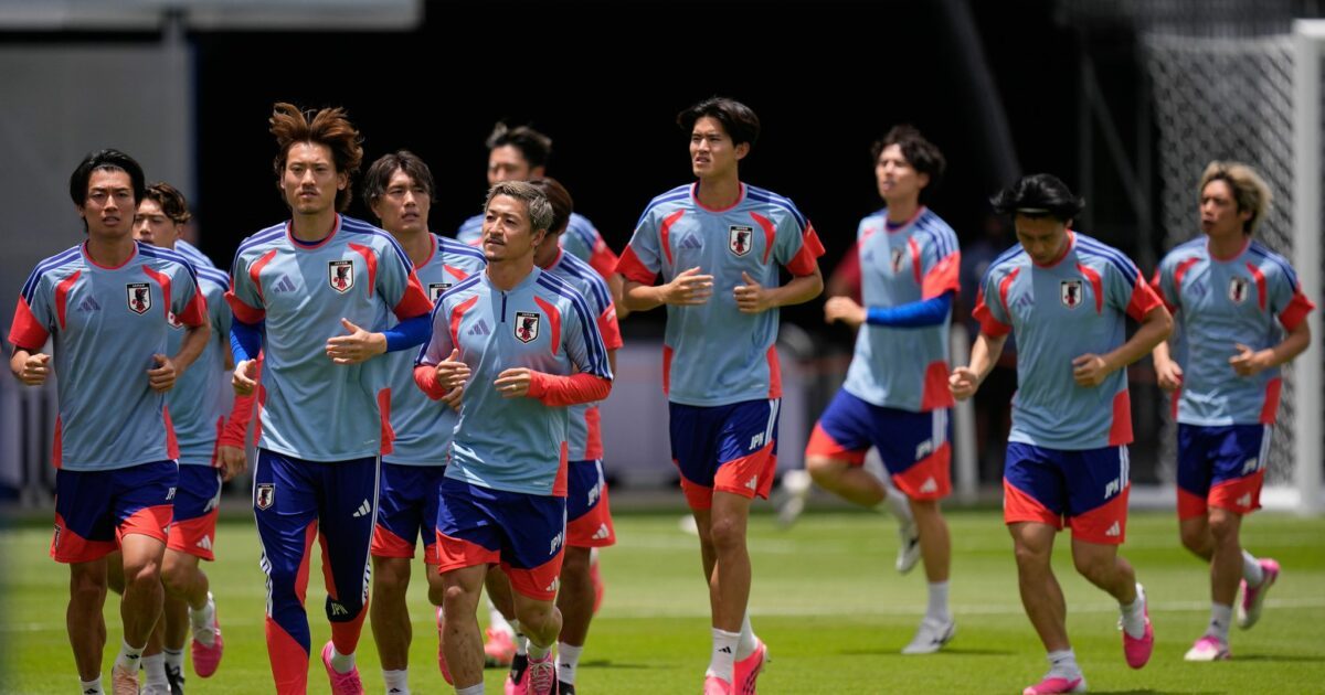 Das japanische Team fordert in der K.-o.-Phase Rekordweltmeister Brasilien.