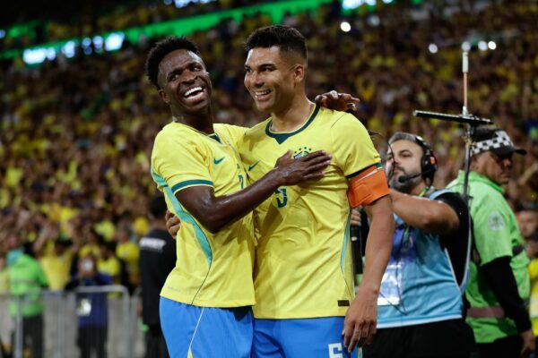 Brasiliens polarisierender Offensivstar: Vinícius Júnior (l.). (Archivbild)