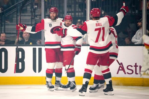 Die Hurricanes jubelten fünf Mal in Las Vegas - das reichte zum Ausgleich in den Stanley Cup Finals.
