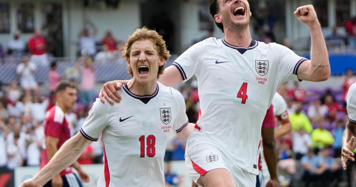 Anthony Gordon (links) und Declan Rice treffen beide beim Sieg Englands im letzten Test vor der WM.