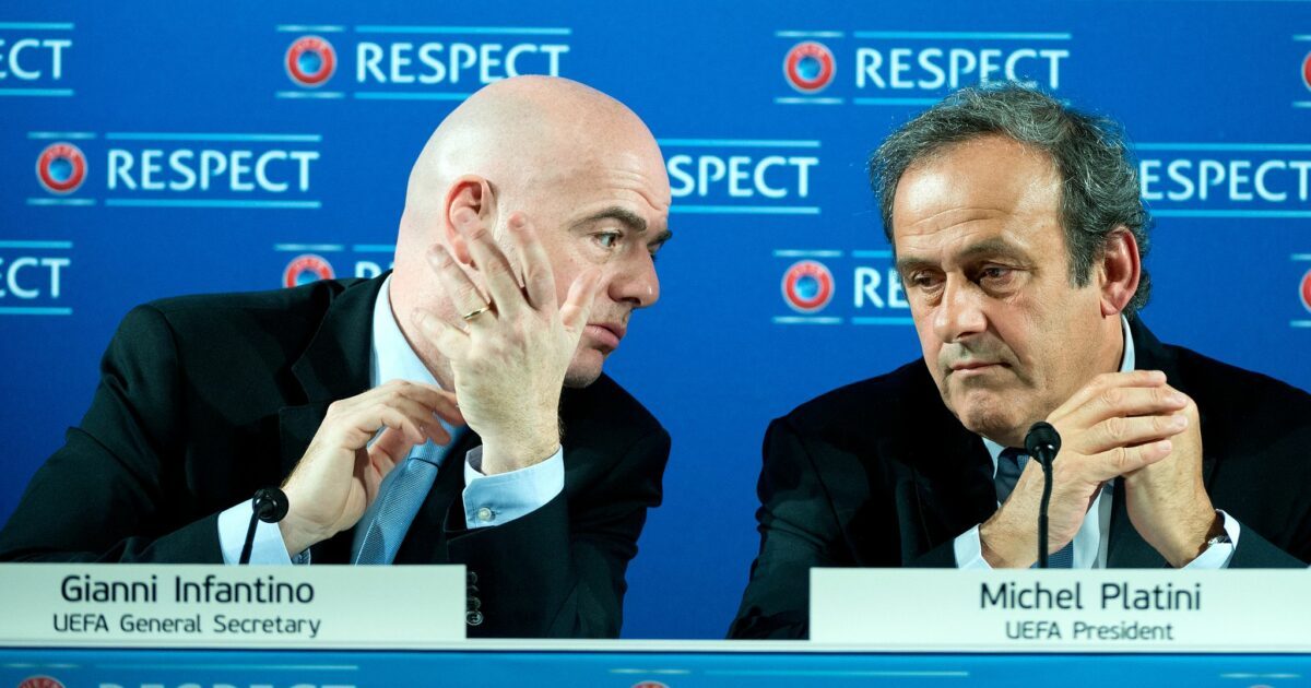 Inzwischen ziemlich beste Feinde: Michel Platini (r) und Gianni Infantino. (Archivbild)