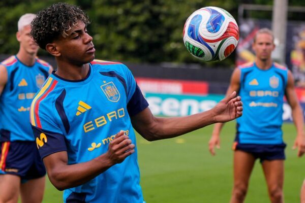 Lamine Yamal im Training Spaniens. (Archivbild)
