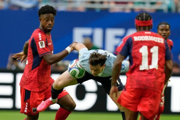 In der Kritik: Uruguays WM-Spieler Federico Vinas (M).